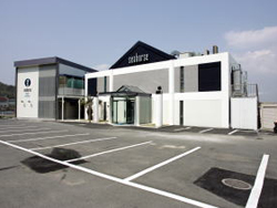 �N���u�n�E�X�O�̒��ԏ�